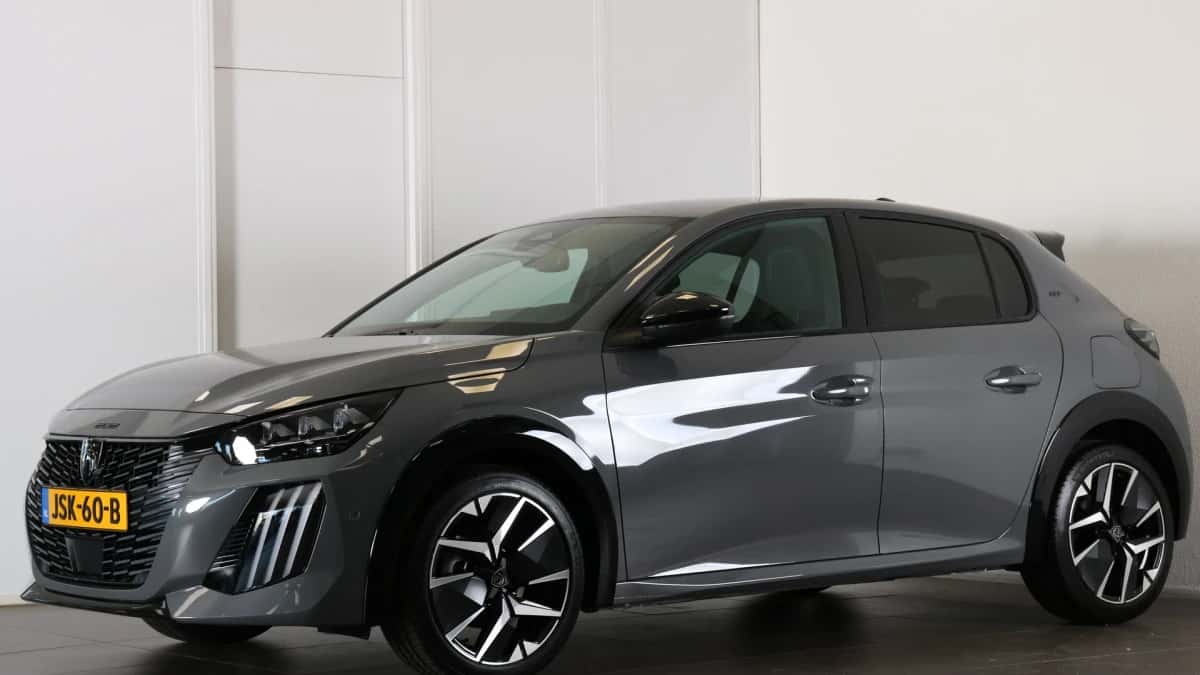 Peugeot 208 (2025) — foto 1