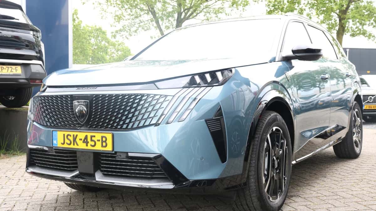 Peugeot E-5008 (2025) — foto 1