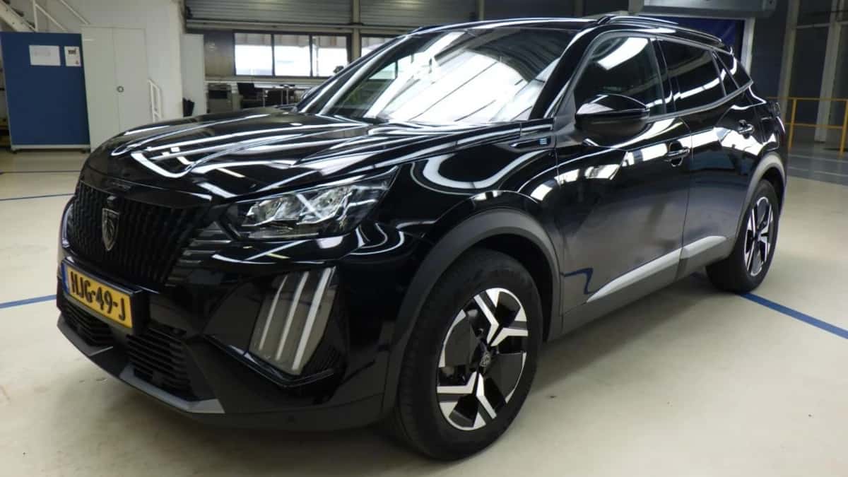 Peugeot e-2008 (2025) — foto 1