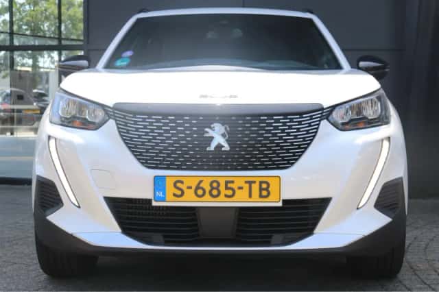 Peugeot 2008 (2023) thumbnail 2