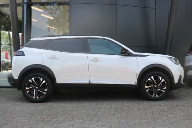 Peugeot 2008 (2023) thumbnail 3