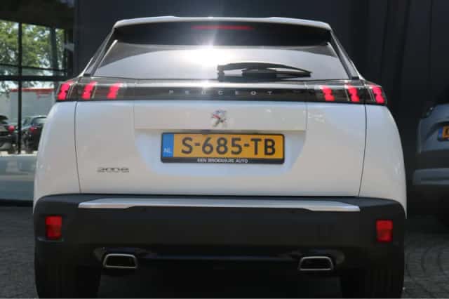 Peugeot 2008 (2023) thumbnail 5