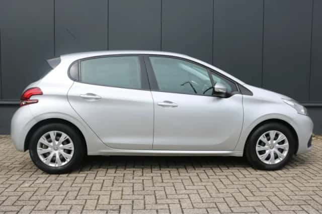 Peugeot 208 (2017) thumbnail 4