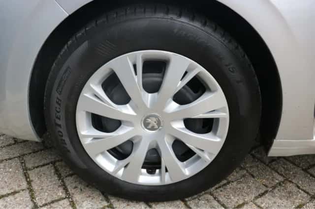 Peugeot 208 (2017) thumbnail 6