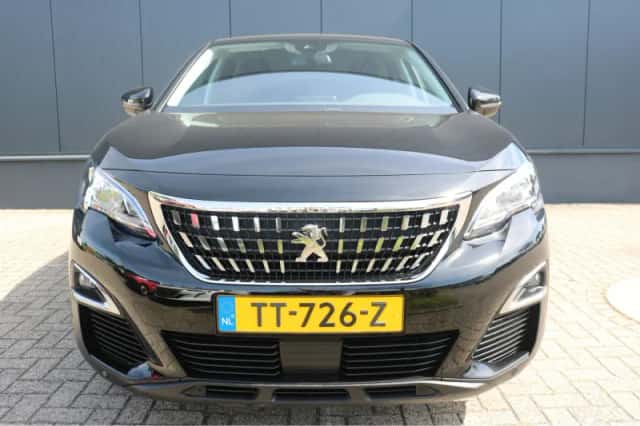 Peugeot 3008 (2018) thumbnail 2