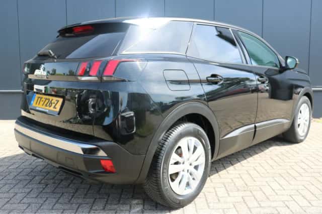 Peugeot 3008 (2018) thumbnail 3