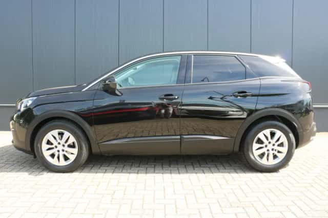 Peugeot 3008 (2018) thumbnail 4