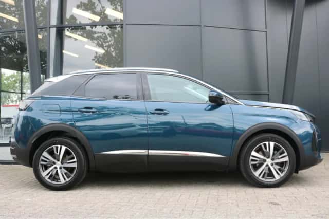 Peugeot 3008 (2021) thumbnail 3