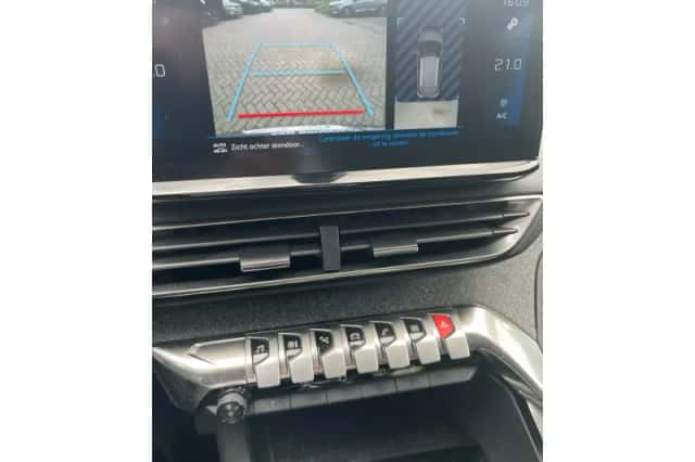 Peugeot 3008 (2021) thumbnail 6