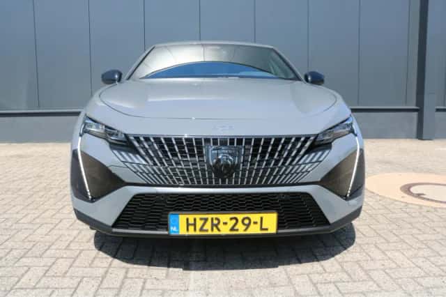 Peugeot e-408 (2025) thumbnail 2