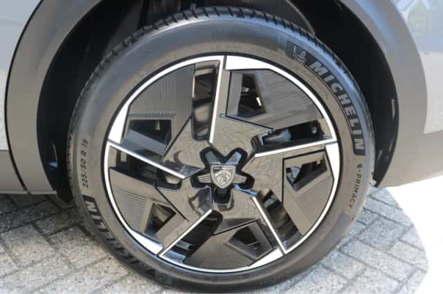 Peugeot e-408 (2025) thumbnail 6