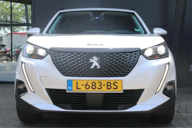 Peugeot 2008 (2021) thumbnail 2