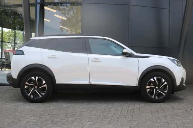Peugeot 2008 (2021) thumbnail 3