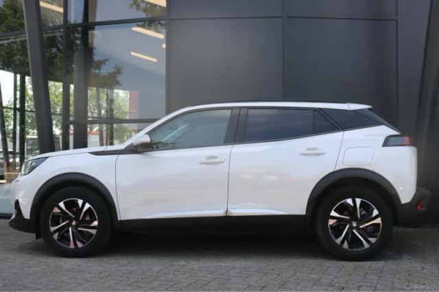Peugeot 2008 (2021) thumbnail 4