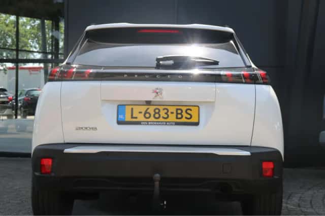 Peugeot 2008 (2021) thumbnail 5