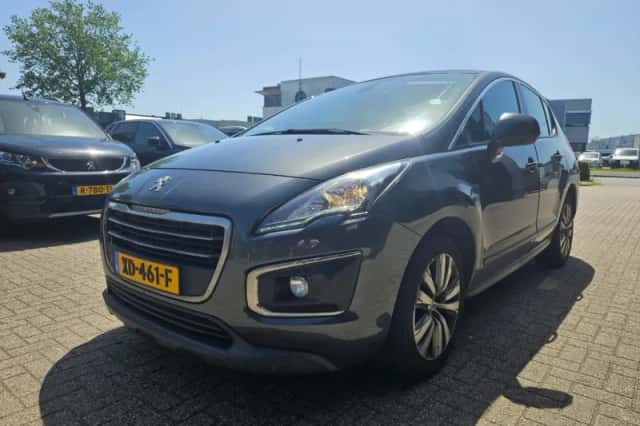 Peugeot 3008 (2016) thumbnail 1