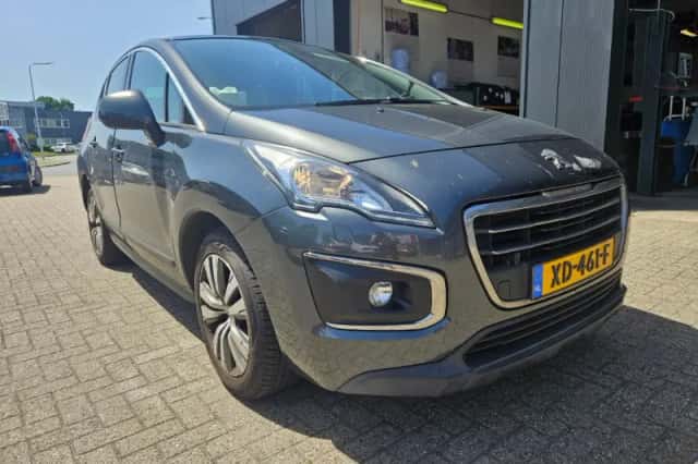 Peugeot 3008 (2016) thumbnail 3