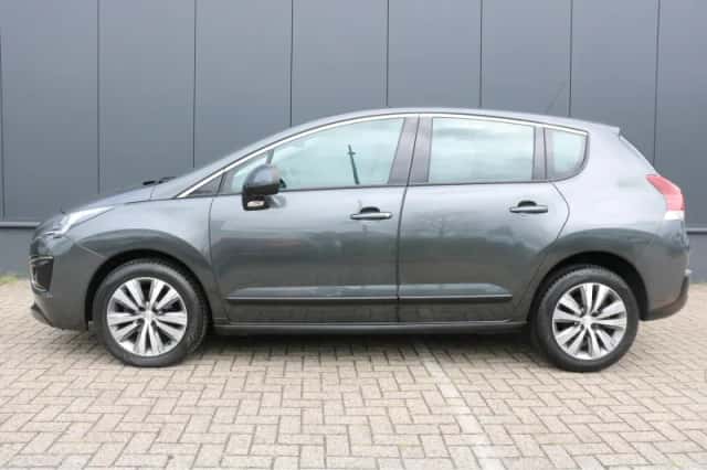 Peugeot 3008 (2016) thumbnail 3