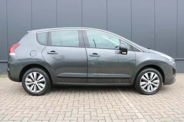 Peugeot 3008 (2016) thumbnail 4