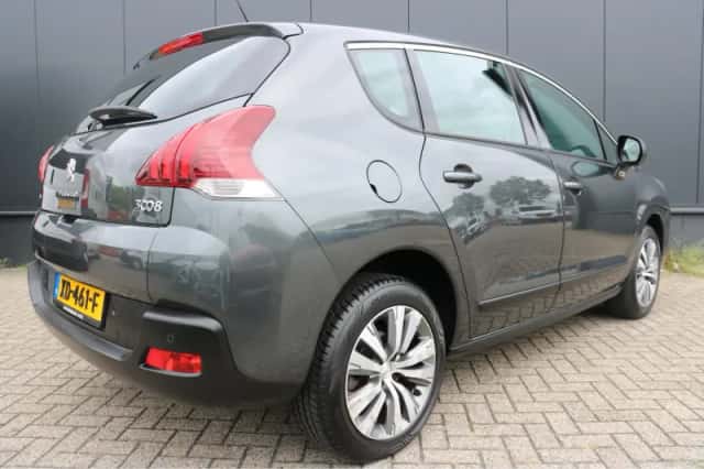 Peugeot 3008 (2016) thumbnail 5