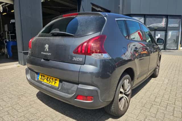 Peugeot 3008 (2016) thumbnail 5