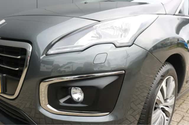 Peugeot 3008 (2016) thumbnail 6