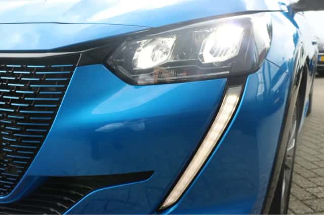 Peugeot e-208 (2021) thumbnail 6