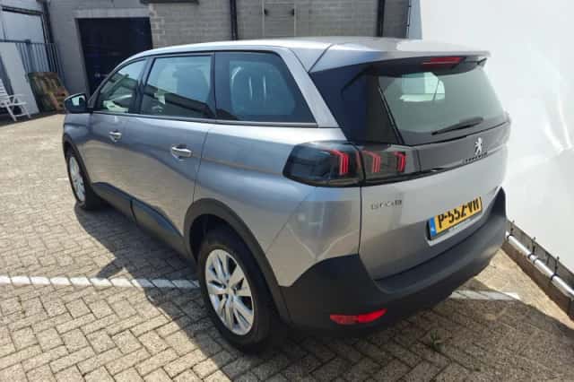 Peugeot 5008 (2022) thumbnail 3