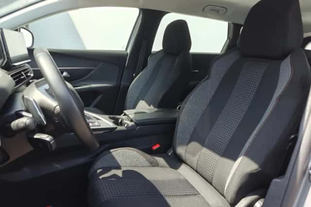 Peugeot 5008 (2022) thumbnail 5