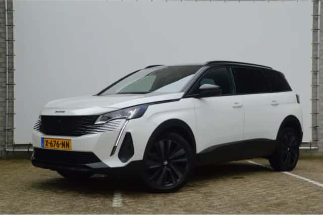 Peugeot 5008 (2024) thumbnail 1
