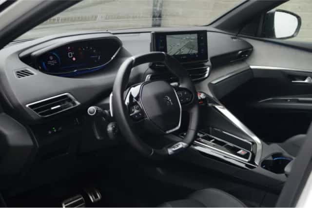 Peugeot 5008 (2024) thumbnail 3