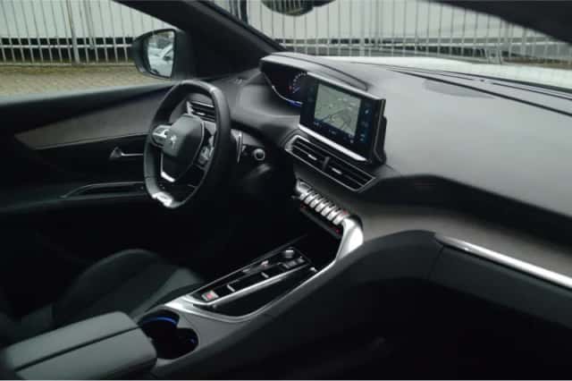 Peugeot 5008 (2024) thumbnail 9
