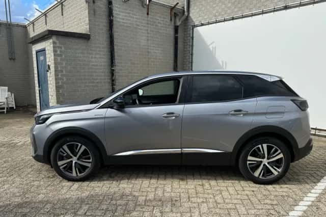 Peugeot 3008 (2023) thumbnail 2