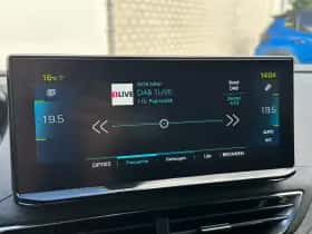 Peugeot 3008 (2023) thumbnail 17