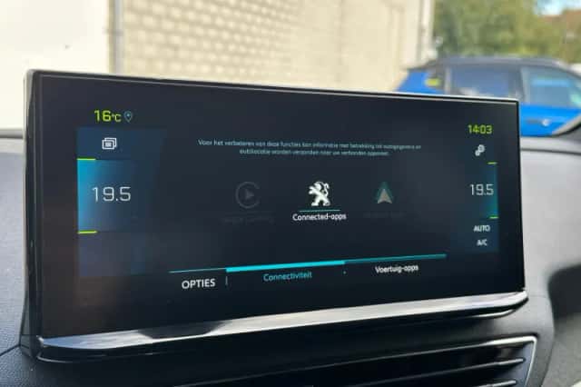 Peugeot 3008 (2023) thumbnail 18