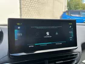 Peugeot 3008 (2023) thumbnail 23