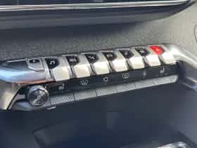 Peugeot 3008 (2023) thumbnail 24