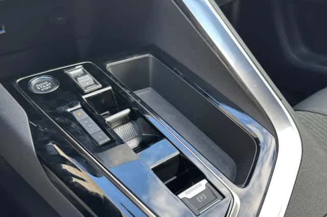 Peugeot 3008 (2023) thumbnail 25