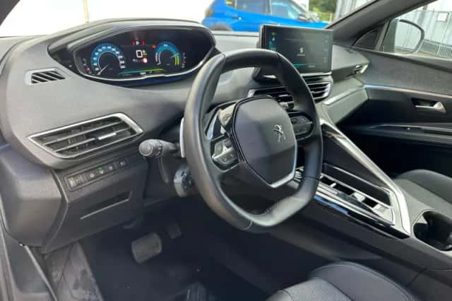 Peugeot 3008 (2023) thumbnail 4