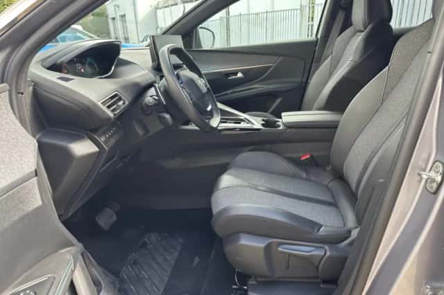 Peugeot 3008 (2023) thumbnail 5