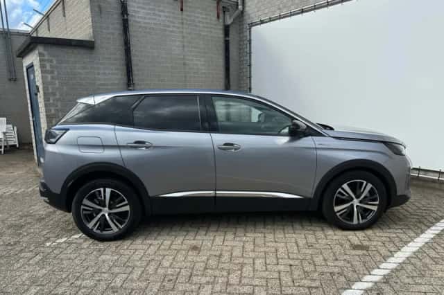 Peugeot 3008 (2023) thumbnail 8