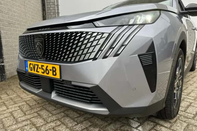 Peugeot 3008 (2024) thumbnail 3