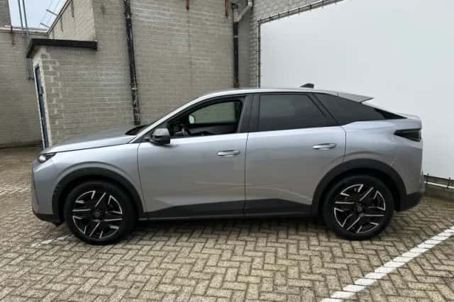 Peugeot 3008 (2024) thumbnail 4