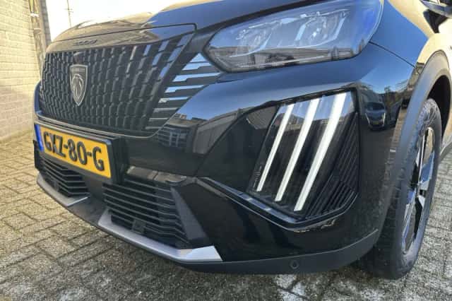 Peugeot 2008 (2024) thumbnail 2