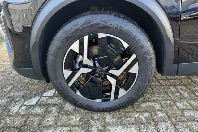 Peugeot 2008 (2024) thumbnail 3