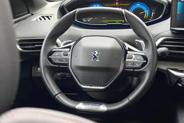 Peugeot 3008 (2023) thumbnail 17
