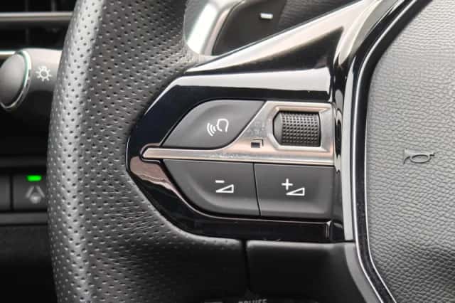 Peugeot 3008 (2023) thumbnail 18