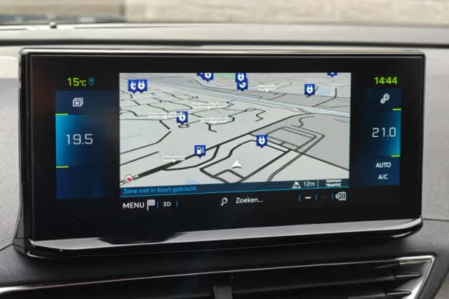 Peugeot 3008 (2023) thumbnail 25
