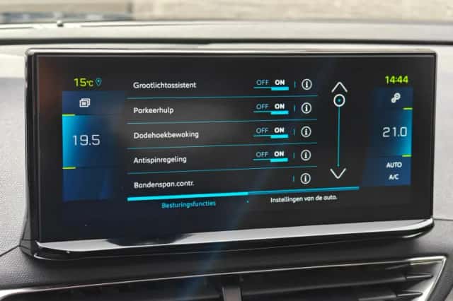 Peugeot 3008 (2023) thumbnail 29