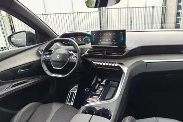 Peugeot 3008 (2023) thumbnail 4